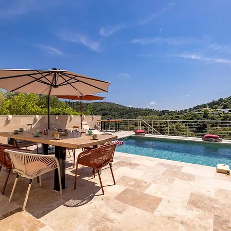 Prestige Avec Piscine Et Sa Vue Au Calme Villa