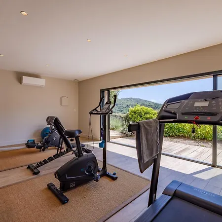 Prestige Avec Piscine Et Sa Vue Au Calme Villa