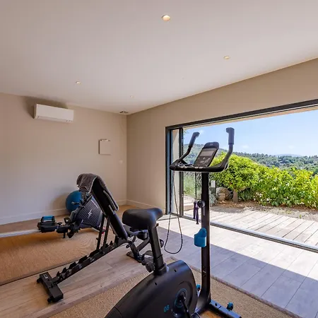 Prestige Avec Piscine Et Sa Vue Au Calme Villa